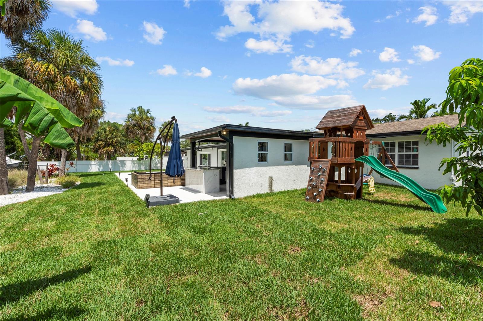Listing photo id 31 for 4440 Huntington Street Ne