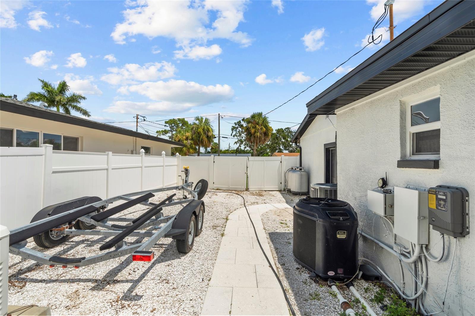 Listing photo id 33 for 4440 Huntington Street Ne