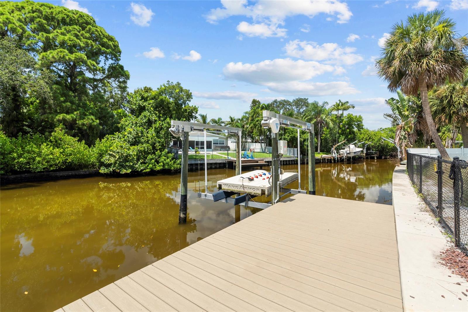 Listing photo id 3 for 4440 Huntington Street Ne