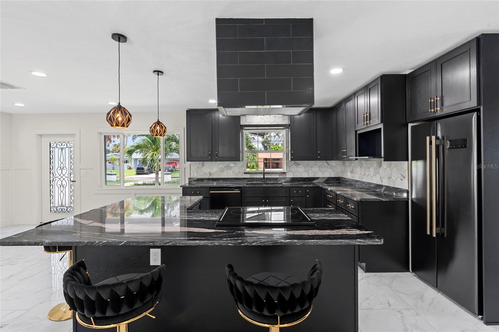 Listing photo id 7 for 4440 Huntington Street Ne
