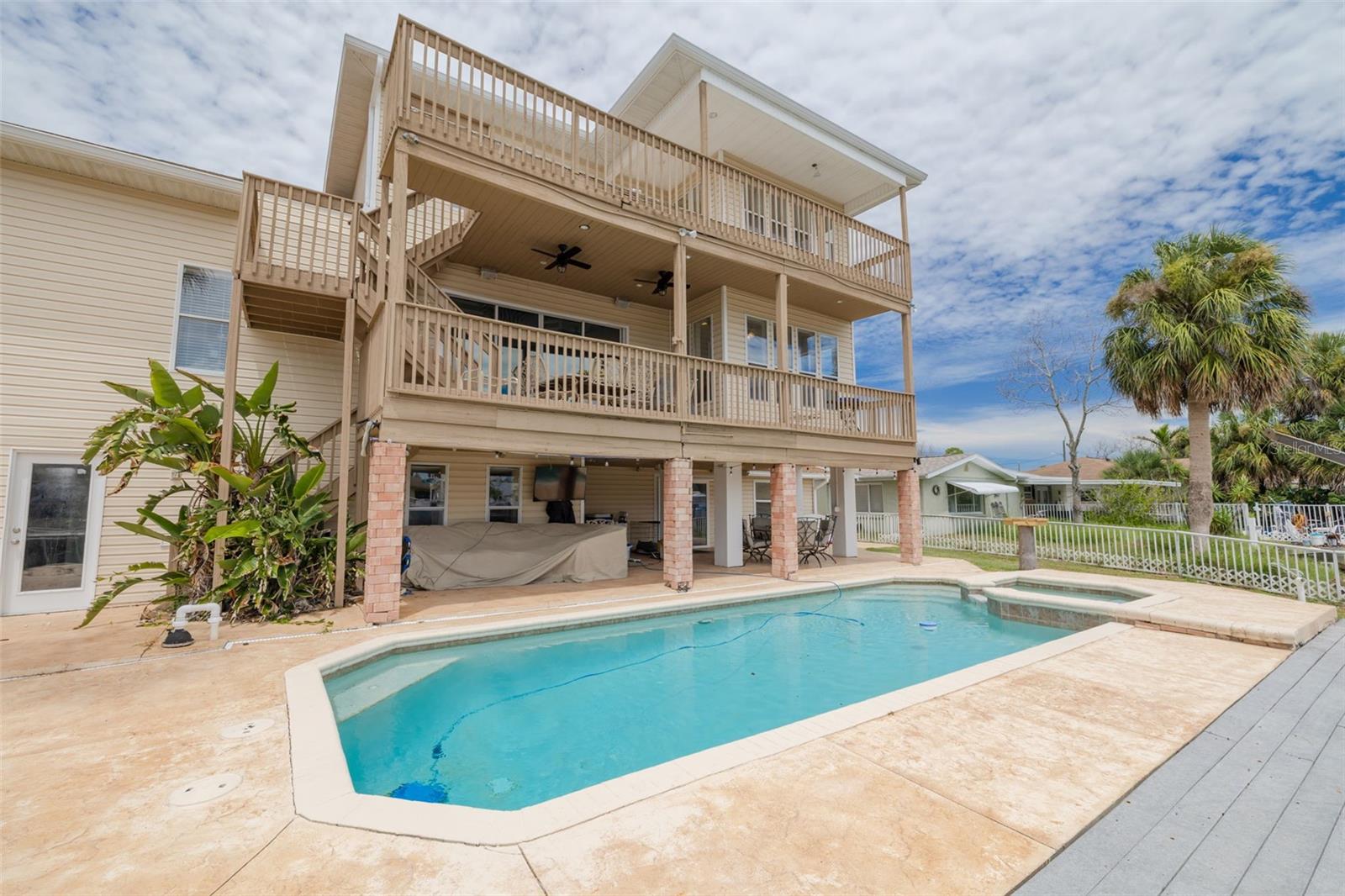 Listing photo id 9 for 8100 Brighton Drive