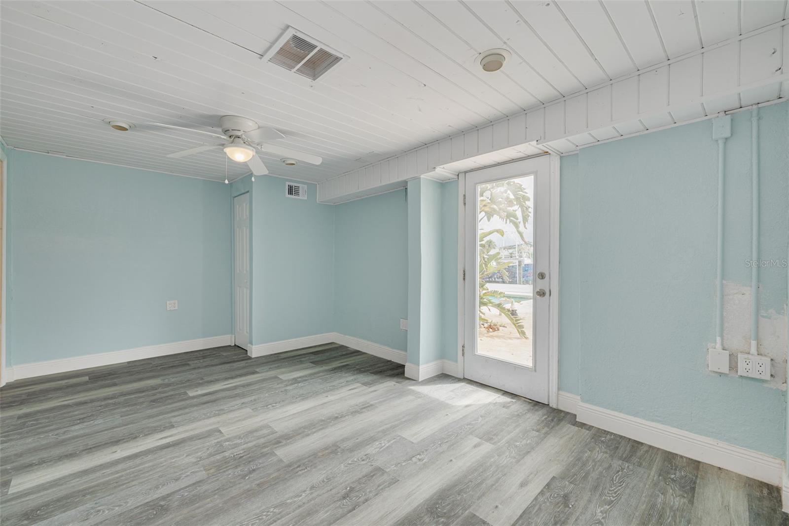 Listing photo id 12 for 8100 Brighton Drive