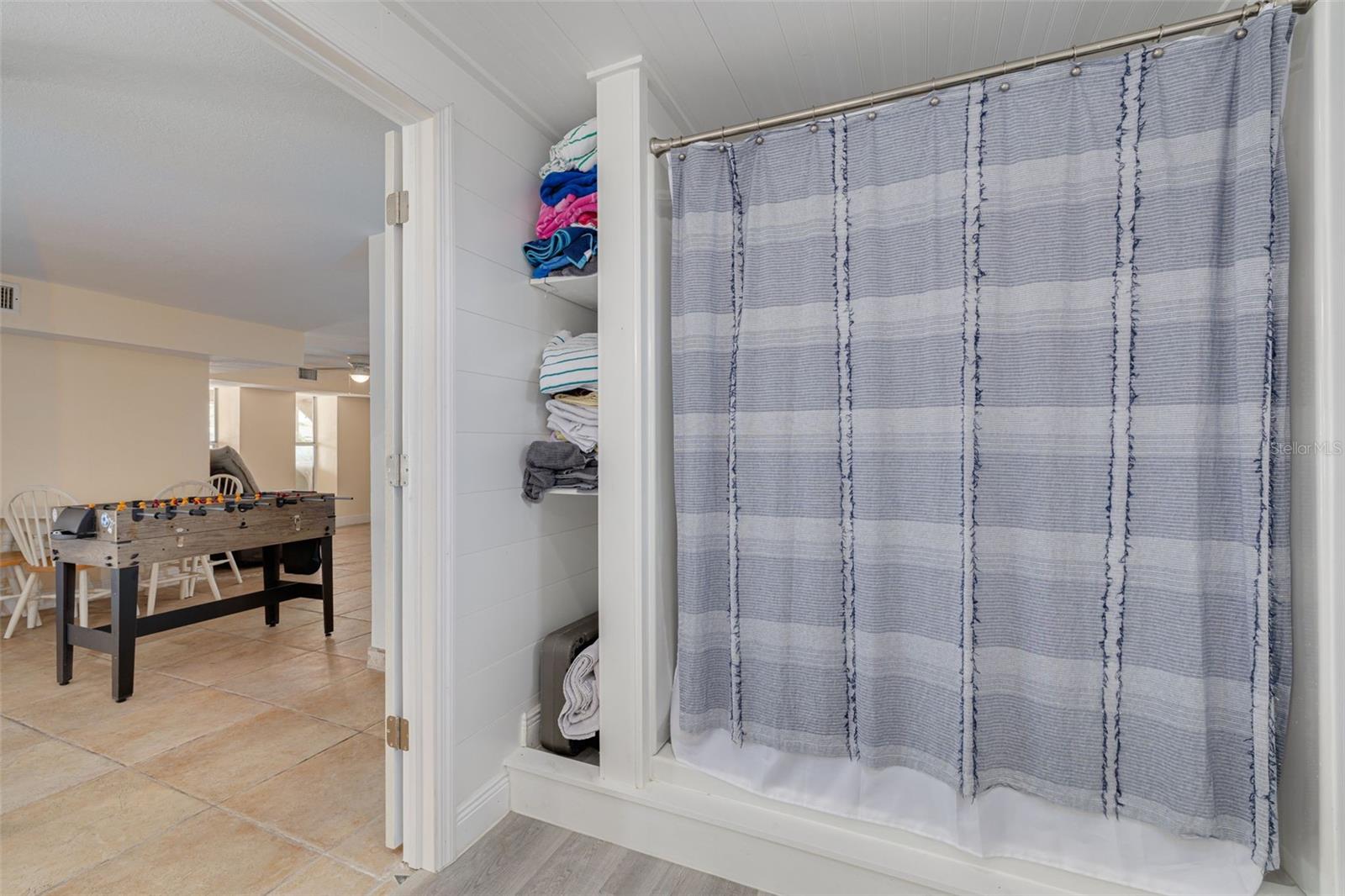 Listing photo id 14 for 8100 Brighton Drive
