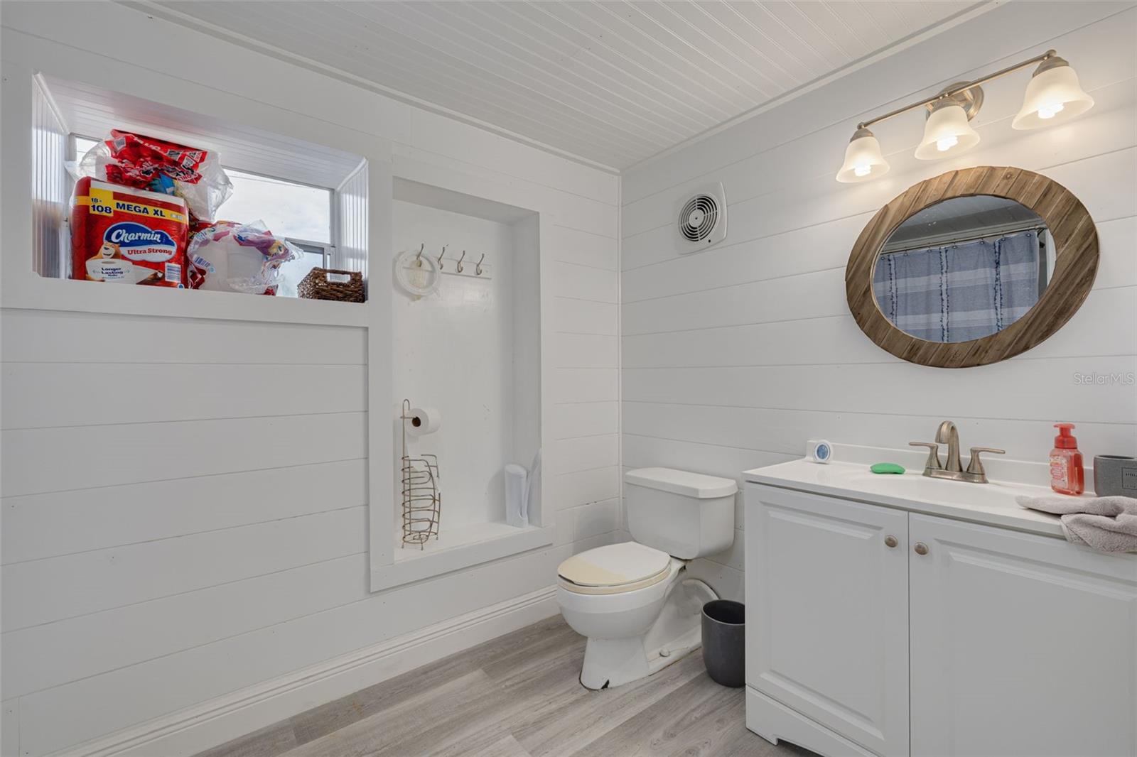 Listing photo id 15 for 8100 Brighton Drive