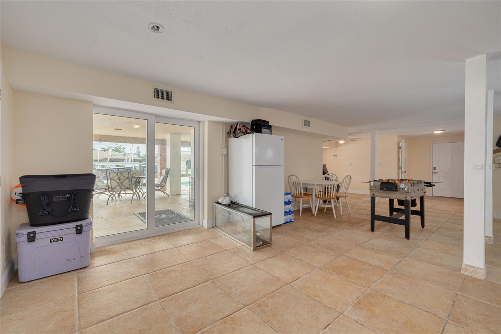 Listing photo id 18 for 8100 Brighton Drive