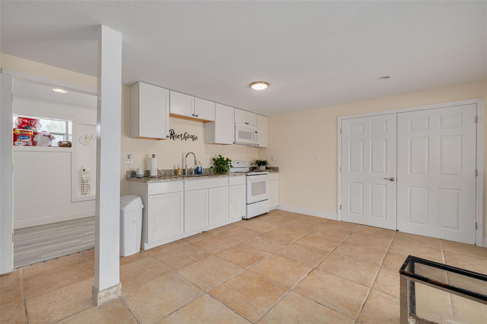 Listing photo id 20 for 8100 Brighton Drive