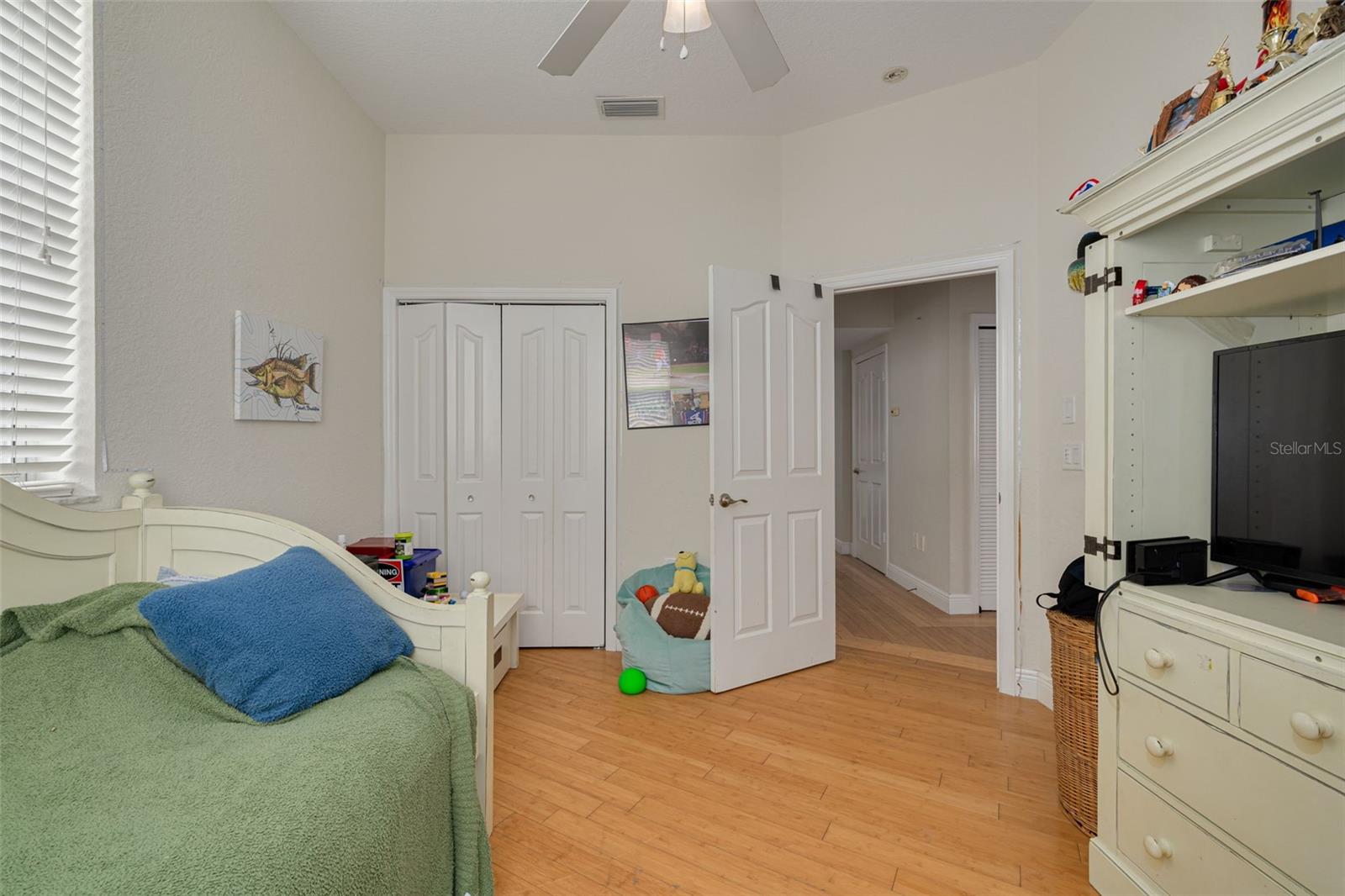 Listing photo id 26 for 8100 Brighton Drive