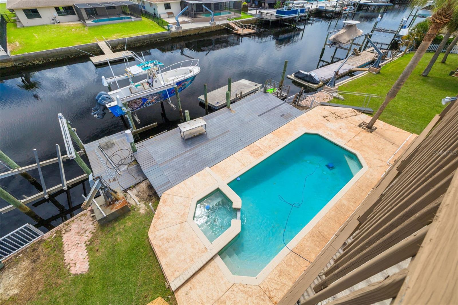 Listing photo id 33 for 8100 Brighton Drive