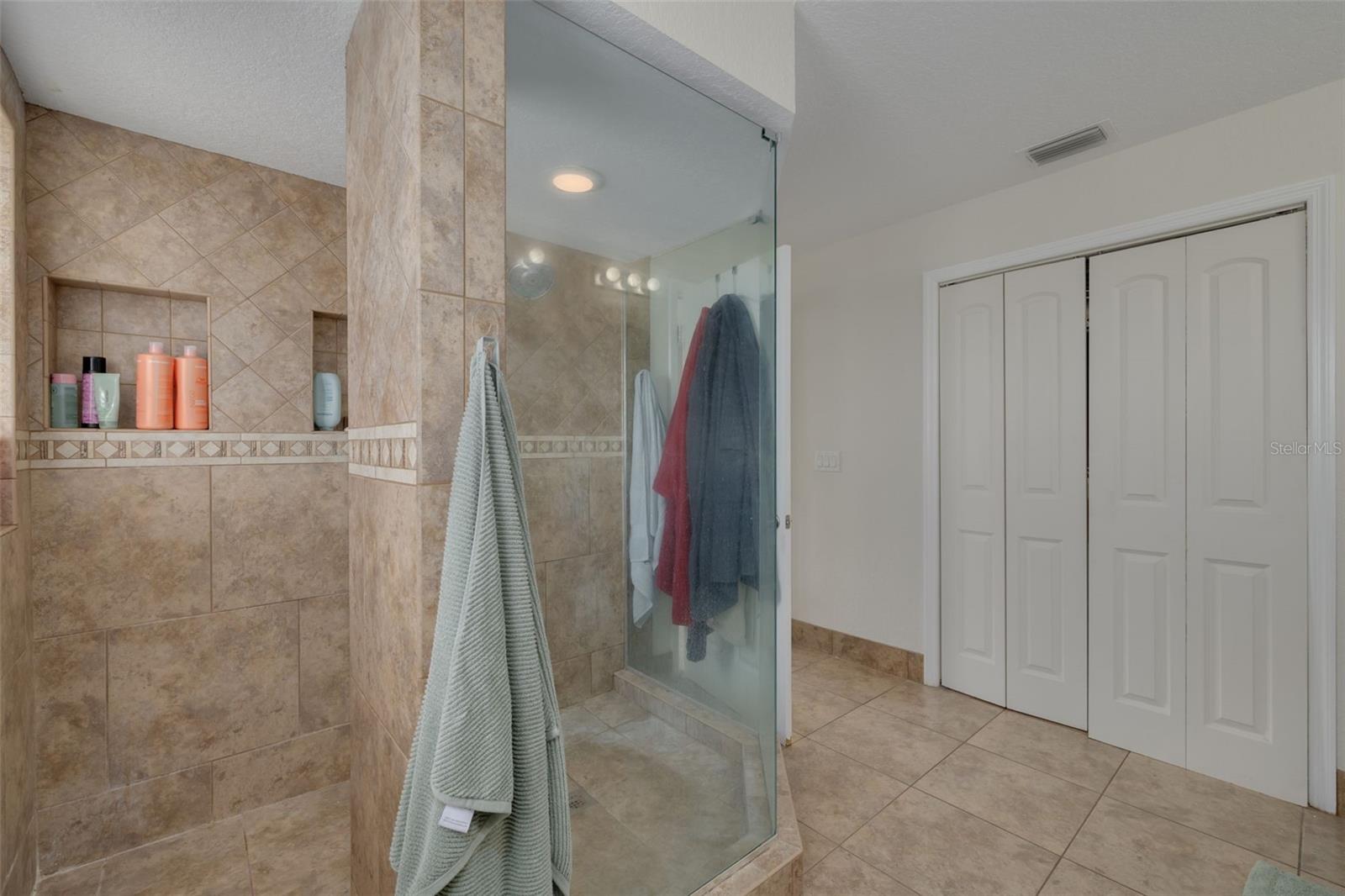 Listing photo id 37 for 8100 Brighton Drive