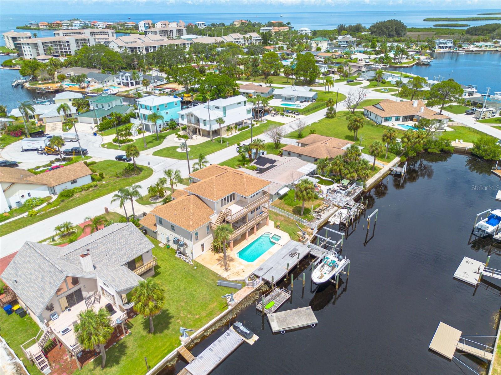 Listing photo id 2 for 8100 Brighton Drive