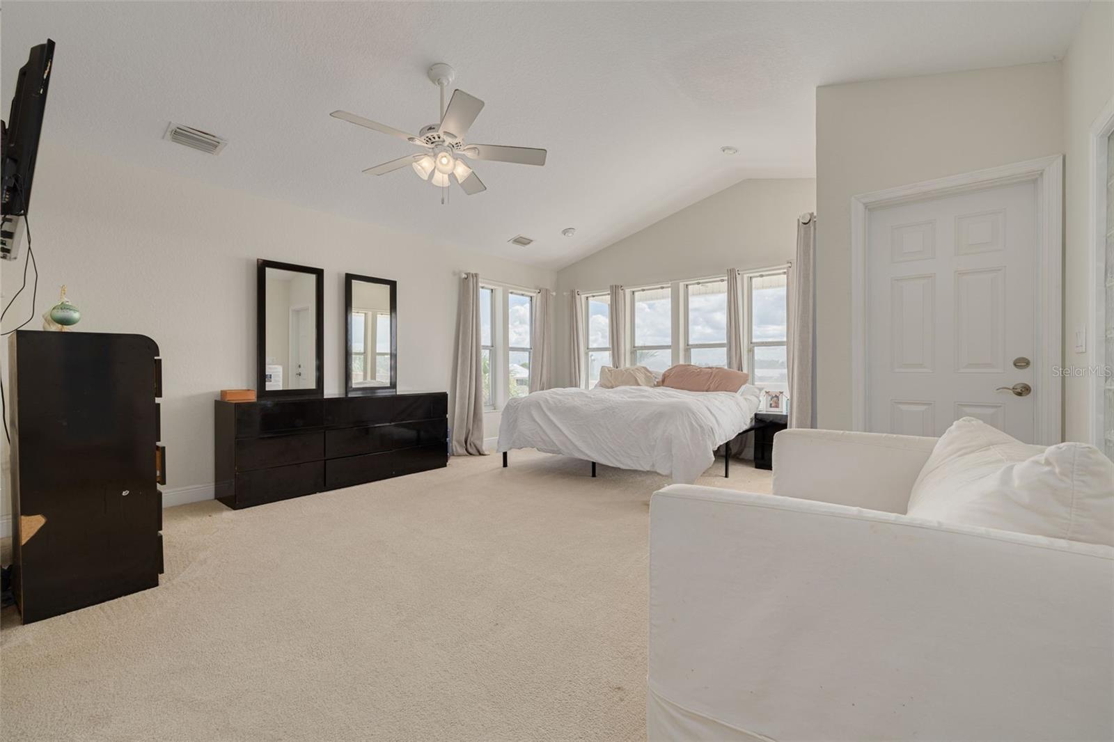 Listing photo id 41 for 8100 Brighton Drive