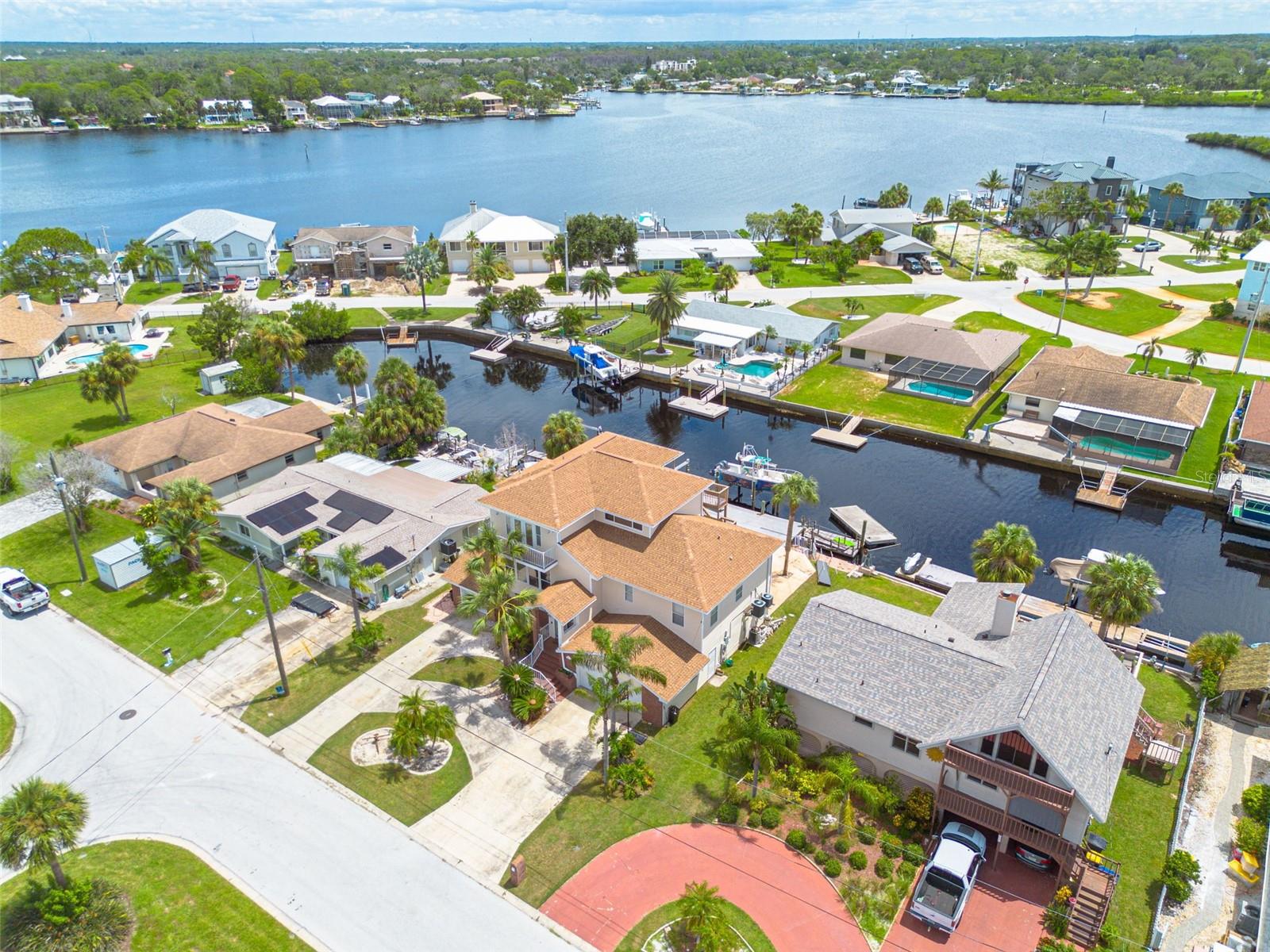 Listing photo id 3 for 8100 Brighton Drive