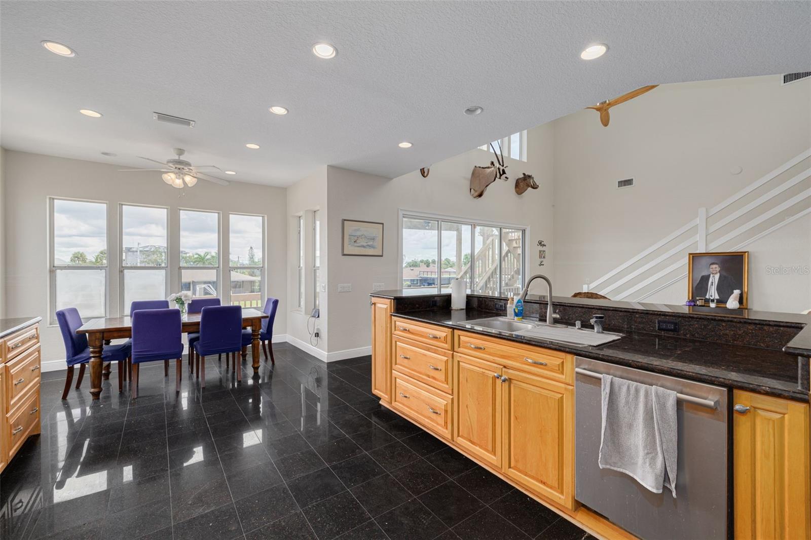 Listing photo id 48 for 8100 Brighton Drive