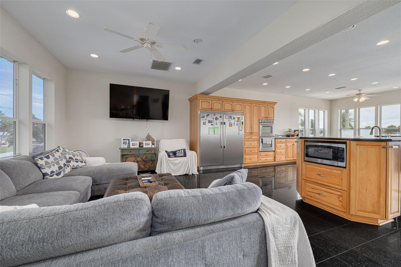 Listing photo id 56 for 8100 Brighton Drive