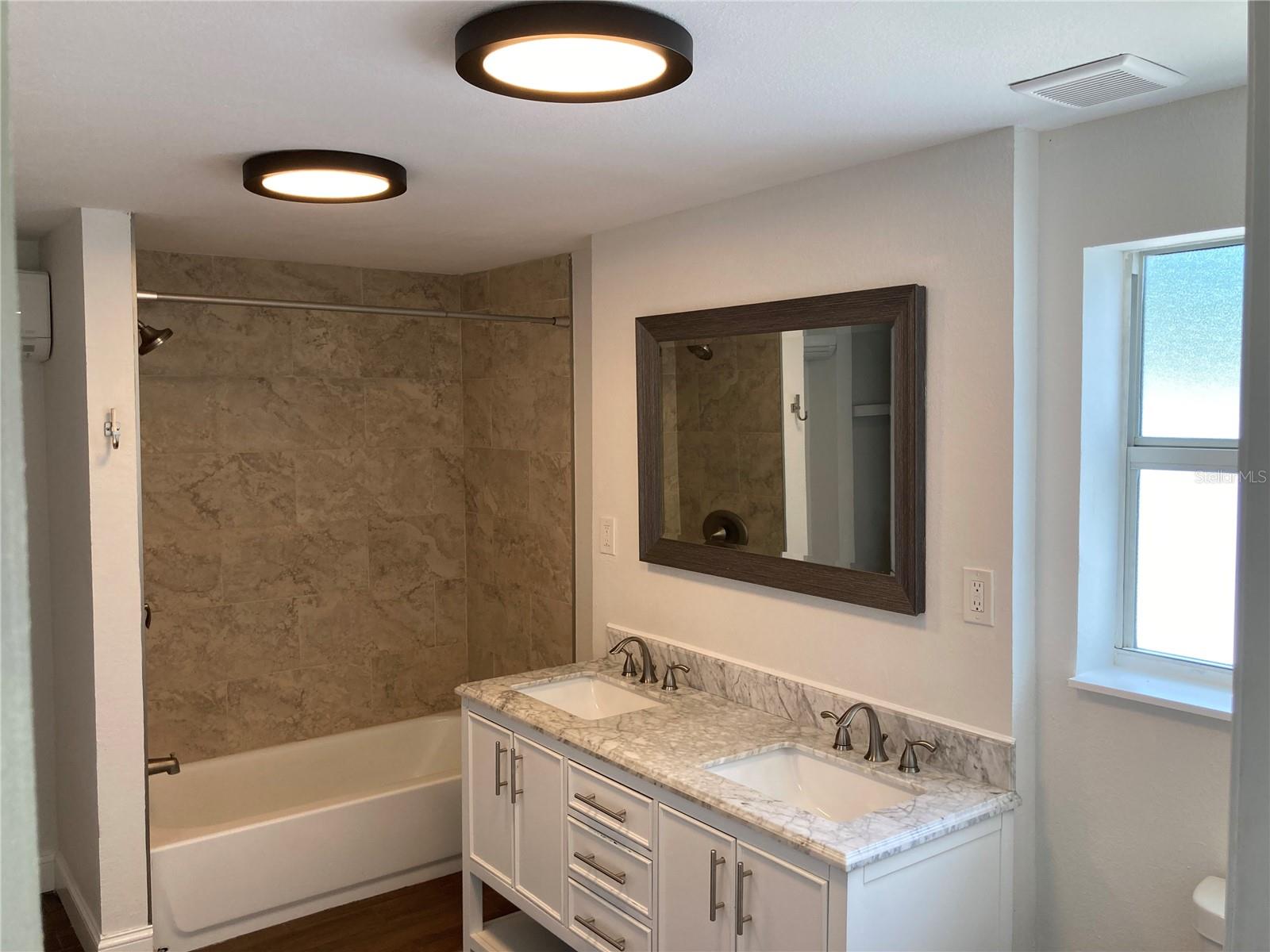 Image 13 of 40 For 7131 Orpine Drive N