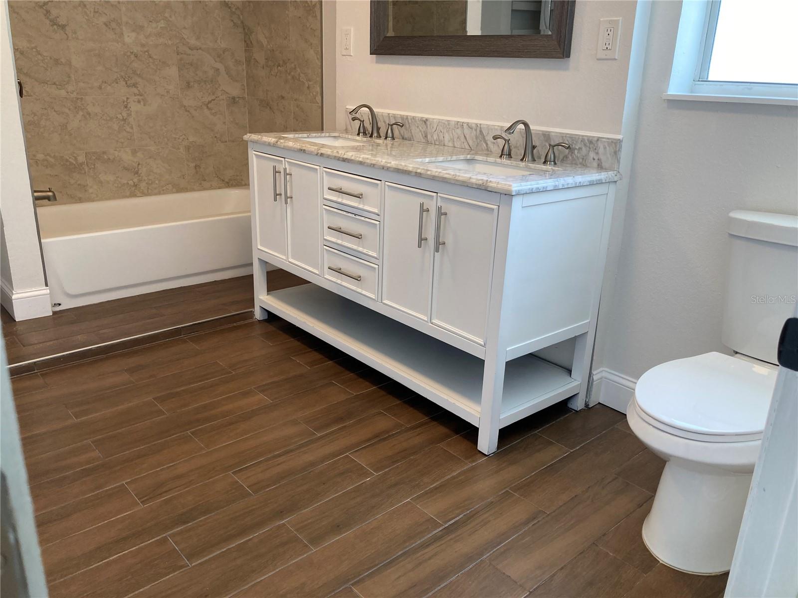 Image 14 of 40 For 7131 Orpine Drive N