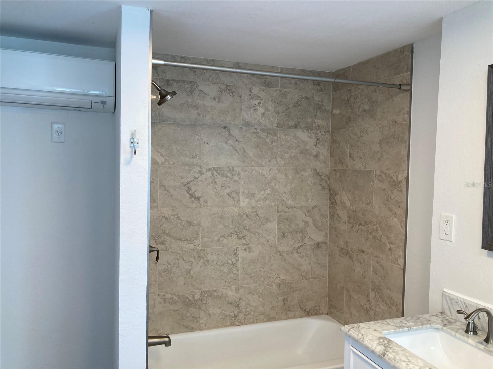 Image 16 of 40 For 7131 Orpine Drive N