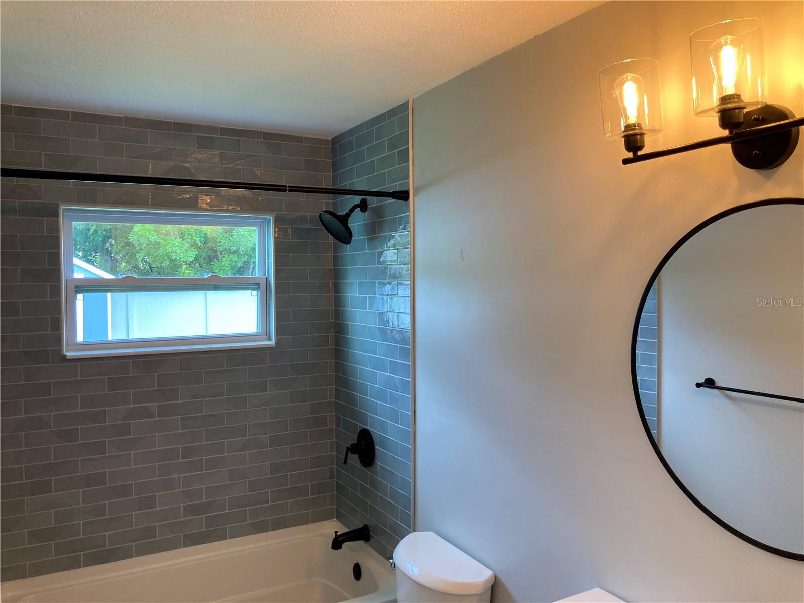 Image 20 of 40 For 7131 Orpine Drive N