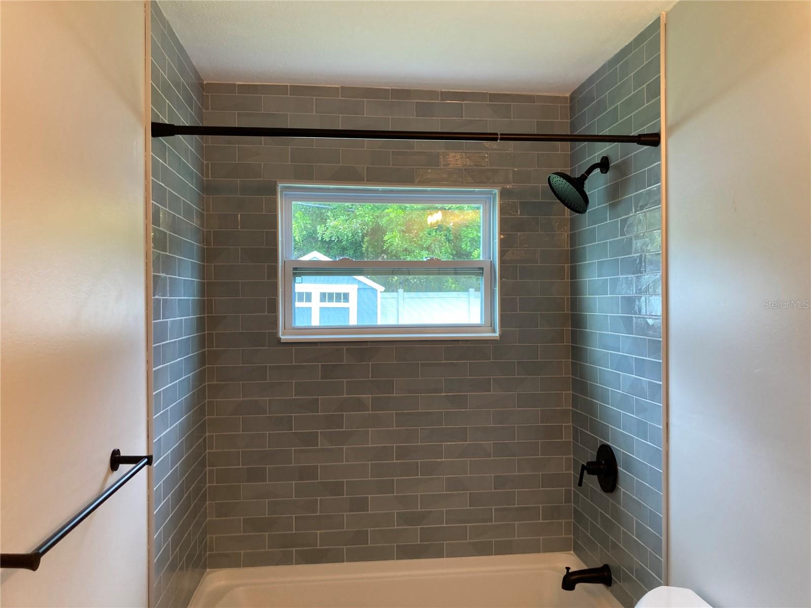 Image 22 of 40 For 7131 Orpine Drive N