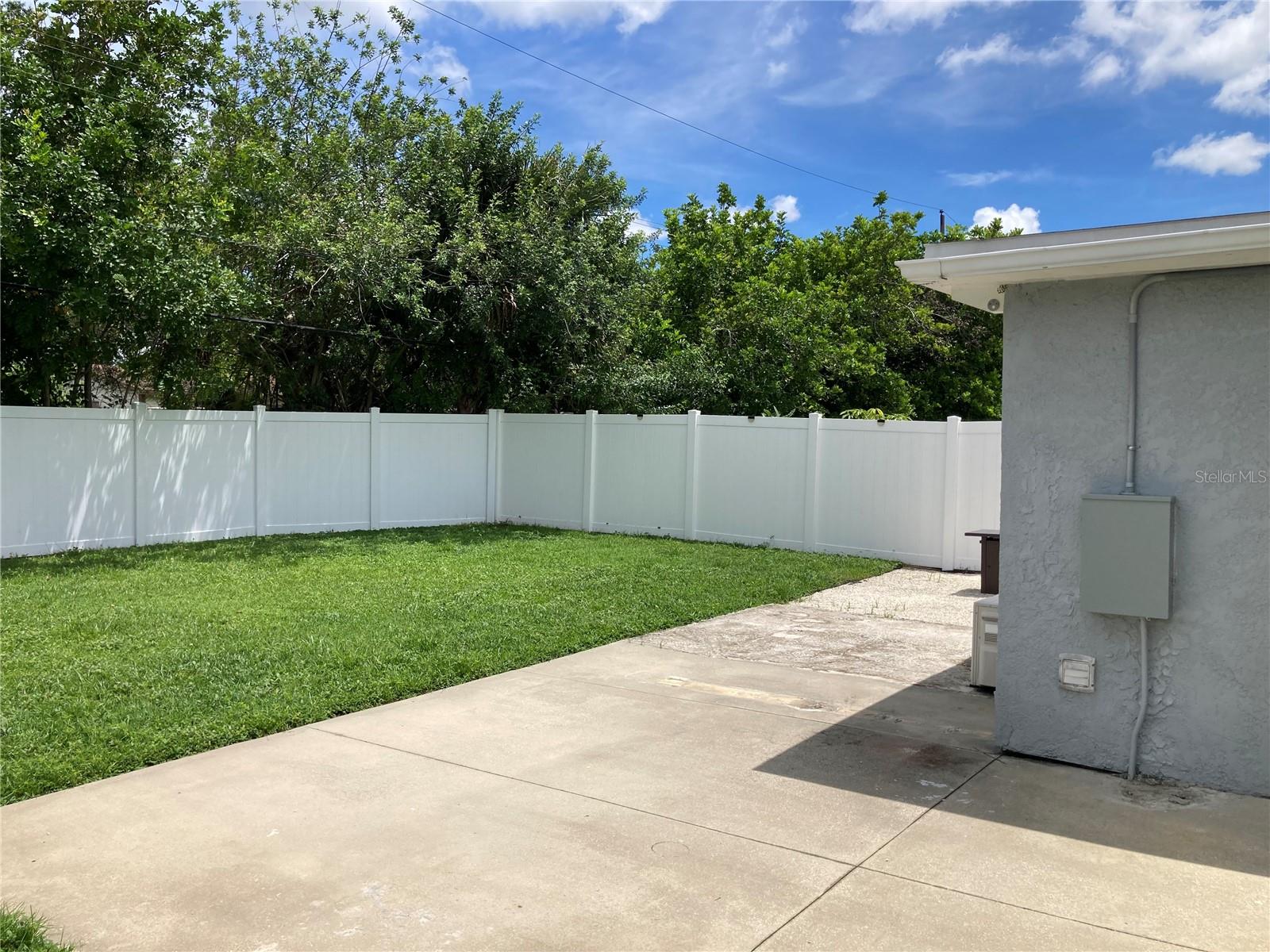 Image 34 of 40 For 7131 Orpine Drive N