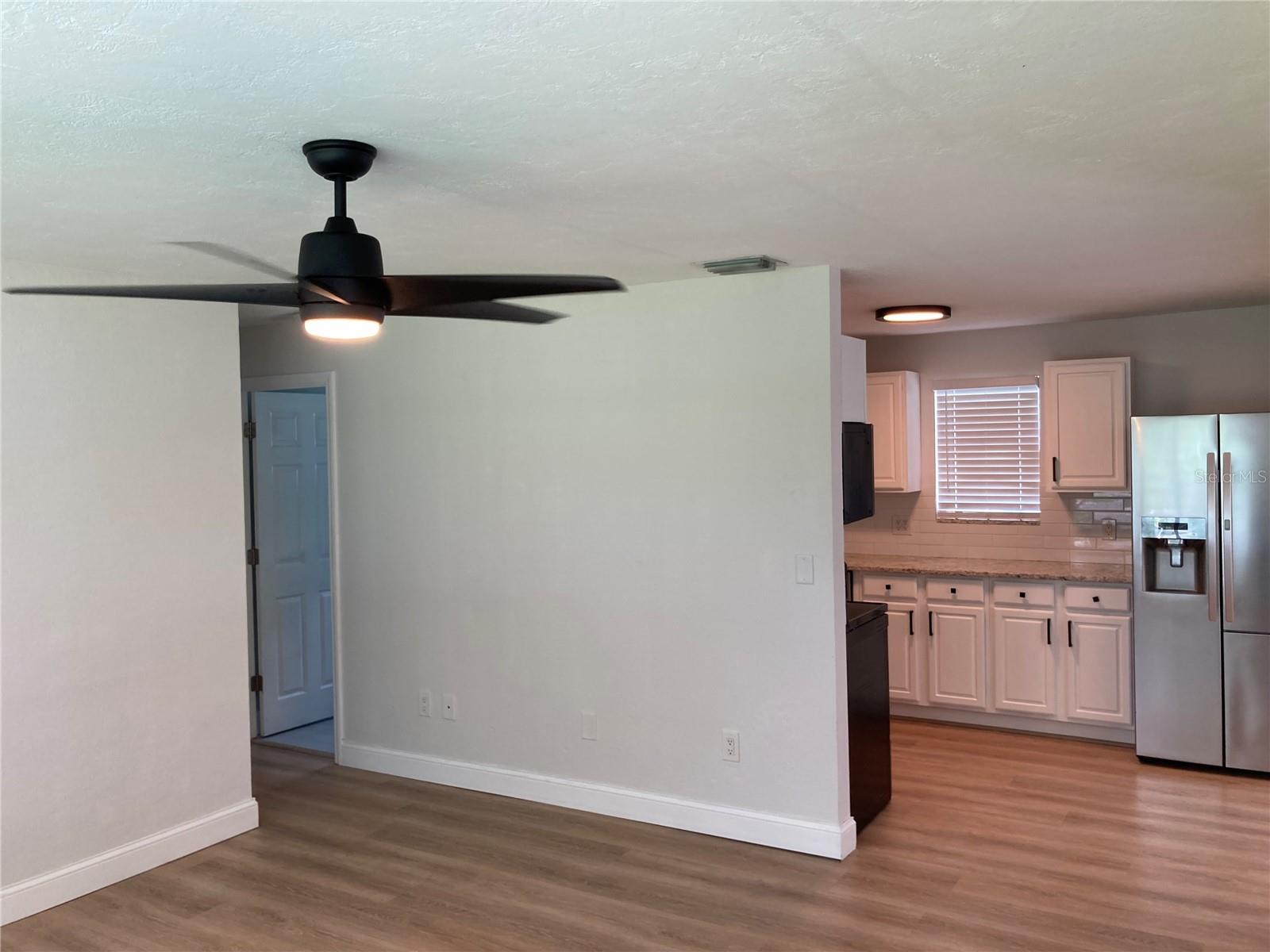 Image 4 of 40 For 7131 Orpine Drive N