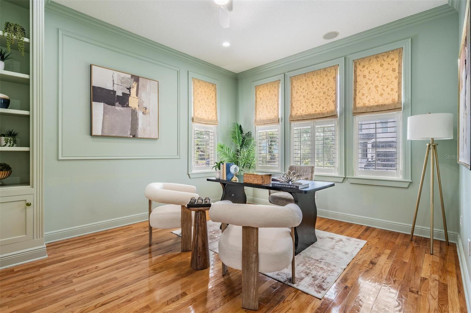 Listing photo id 12 for 650 Geneva Place