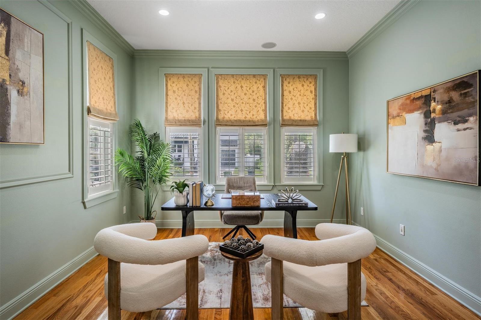 Listing photo id 13 for 650 Geneva Place