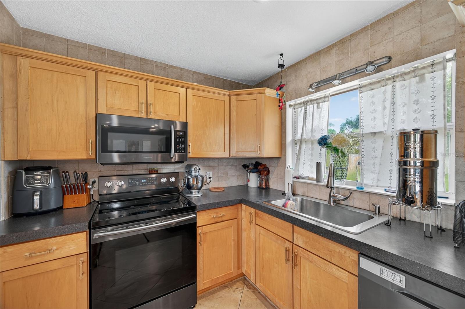 Image 11 of 48 For 10851 62nd Avenue