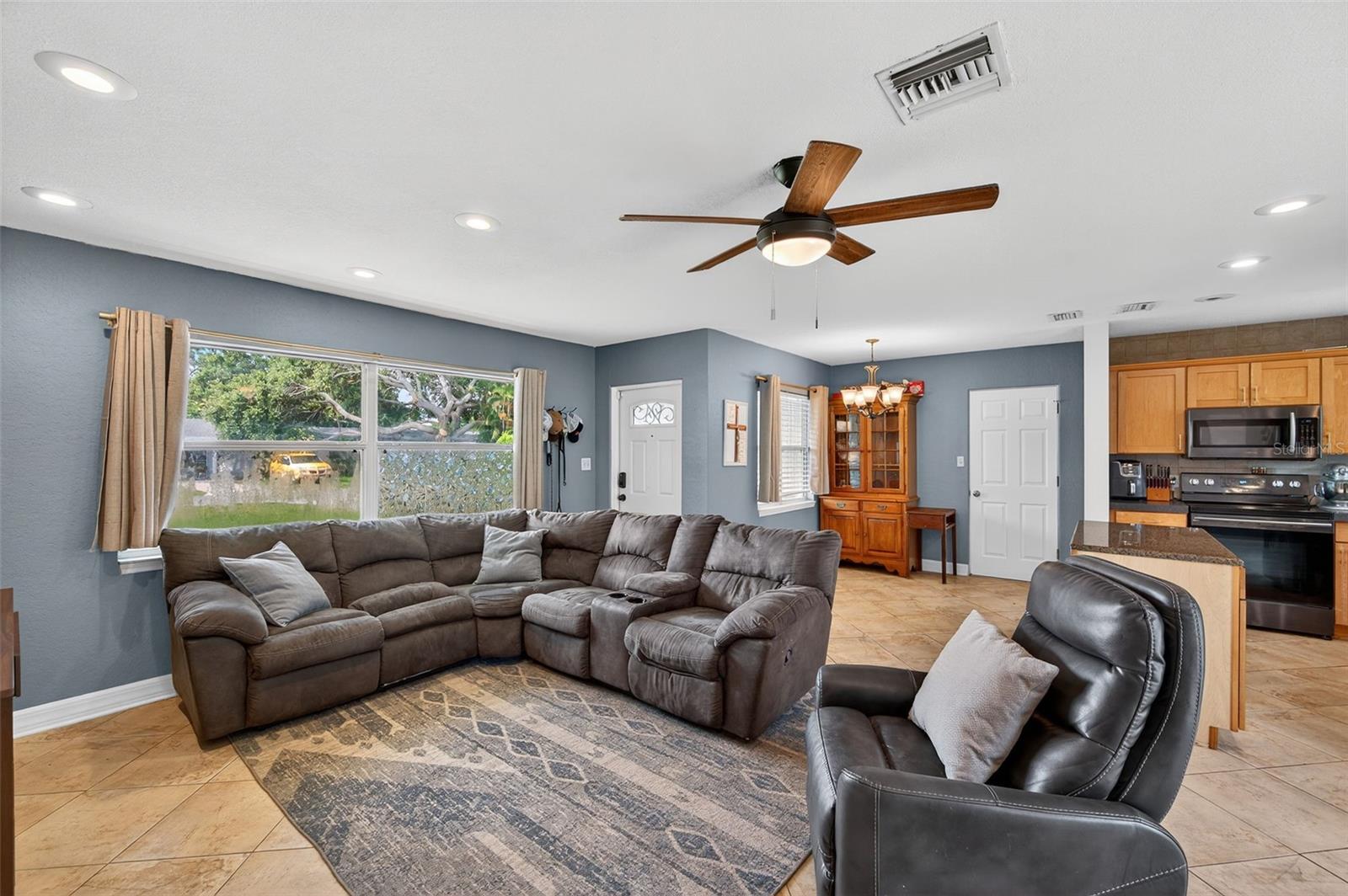 Image 17 of 48 For 10851 62nd Avenue