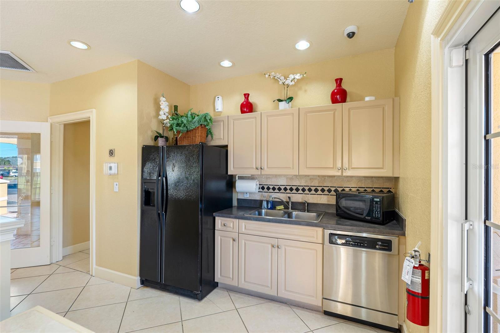 Image 33 of 99 For 4323 Bayside Village Drive 202