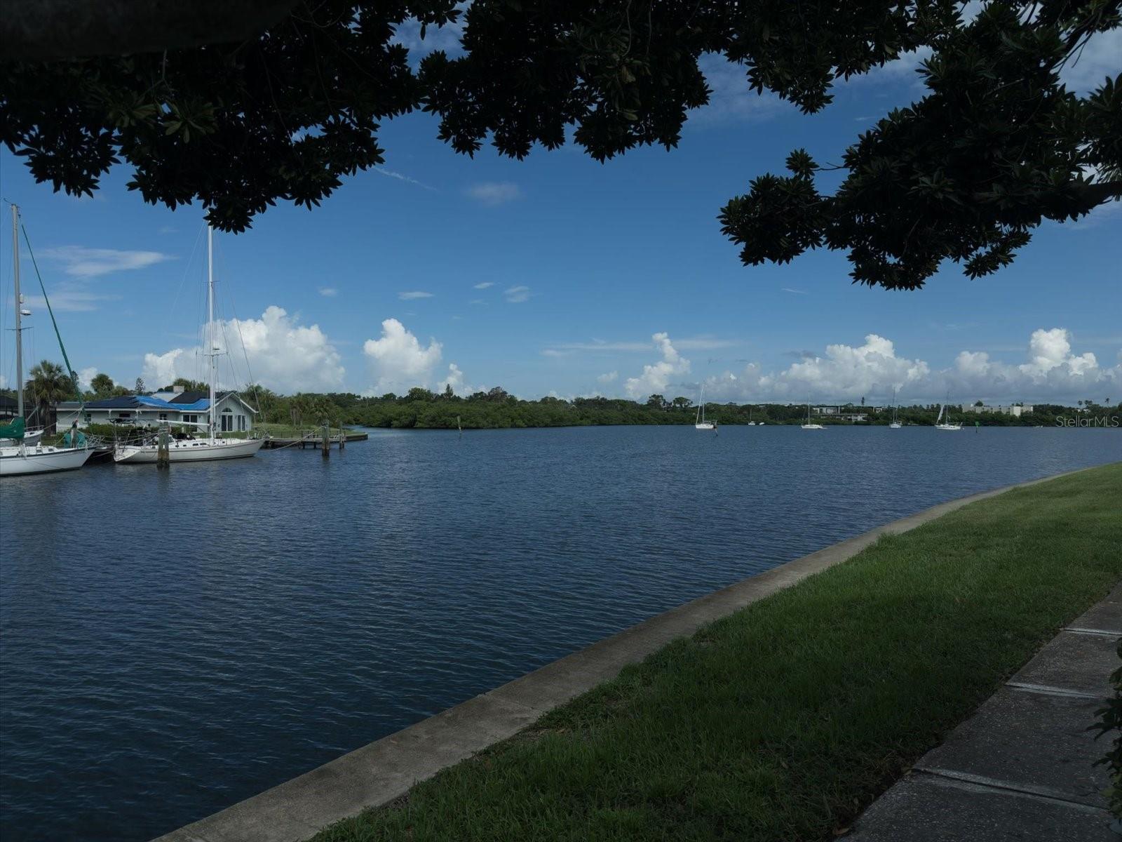Image 16 of 25 For 3873 Pompano Drive Se D
