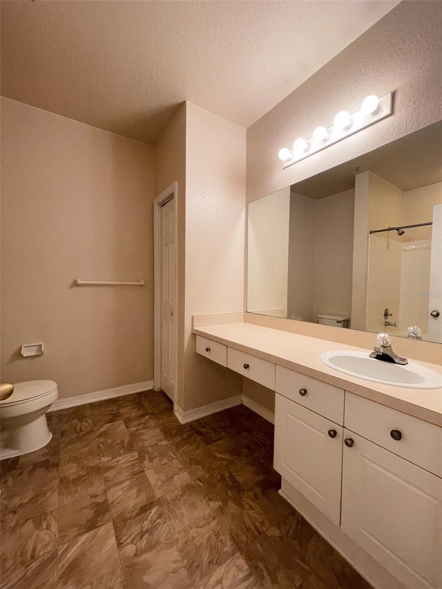 Image 11 of 31 For 18001 Richmond Place Drive 820