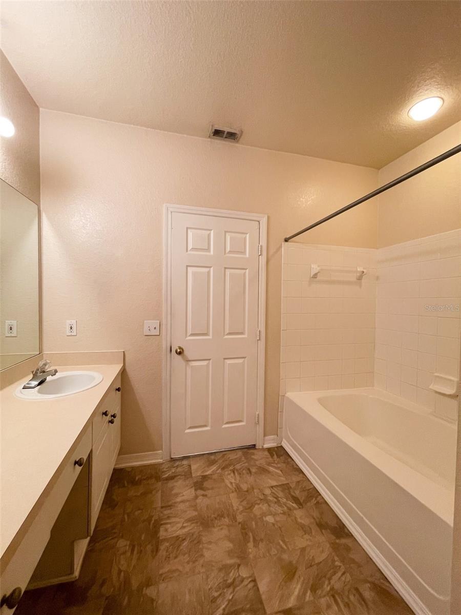 Image 12 of 31 For 18001 Richmond Place Drive 820