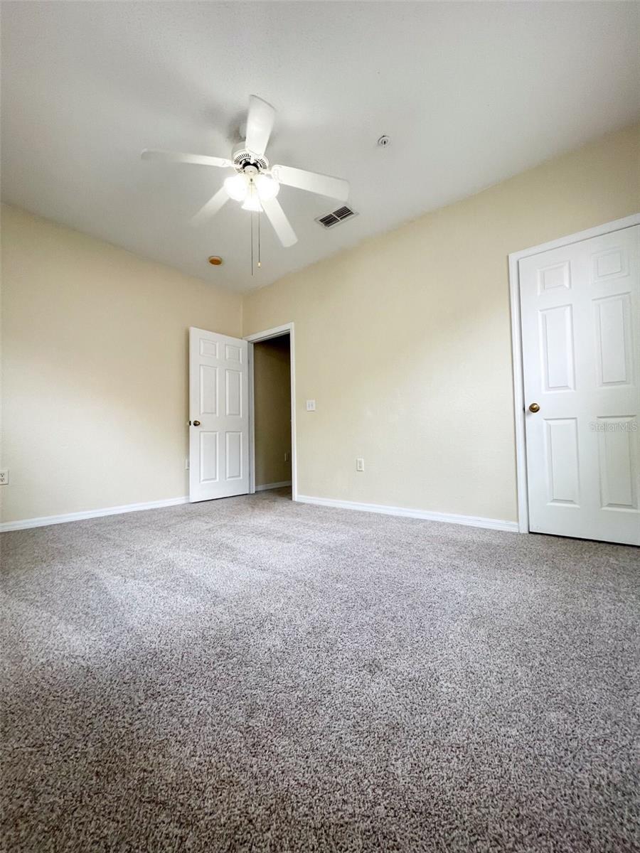 Image 20 of 31 For 18001 Richmond Place Drive 820
