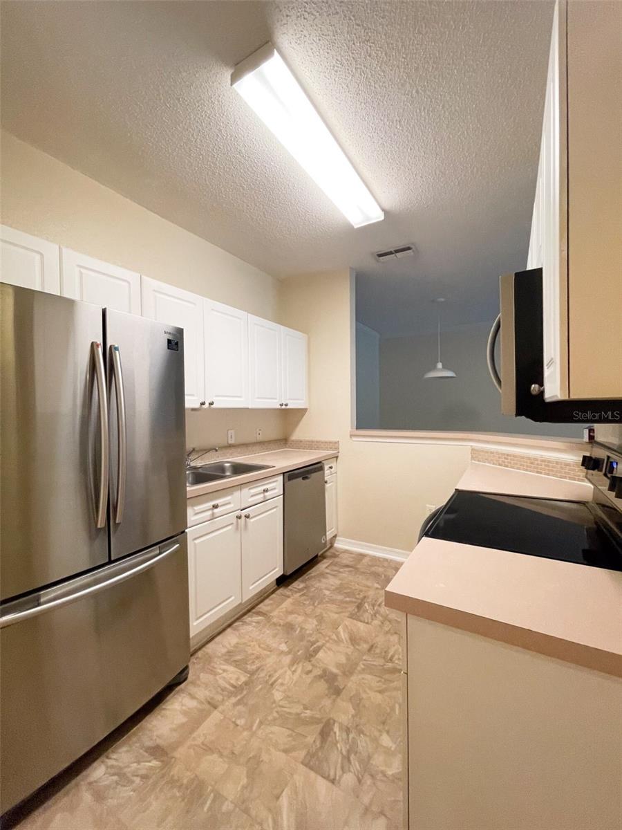 Image 3 of 31 For 18001 Richmond Place Drive 820