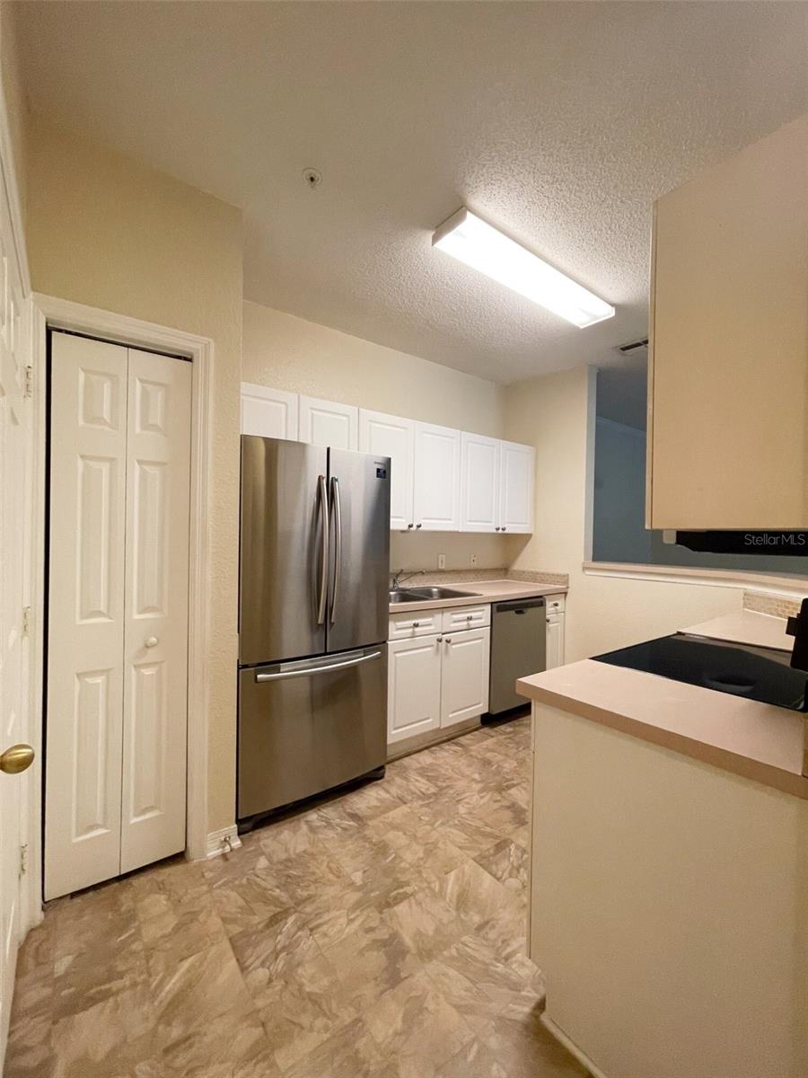 Image 4 of 31 For 18001 Richmond Place Drive 820