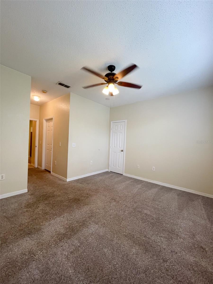 Image 9 of 31 For 18001 Richmond Place Drive 820
