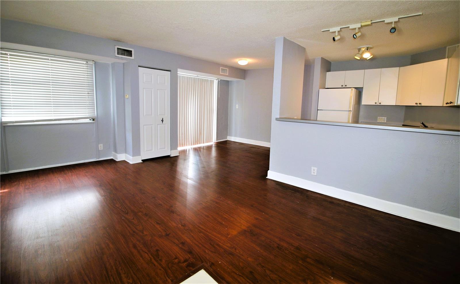 Image 3 of 28 For 3315 58th Avenue S 204