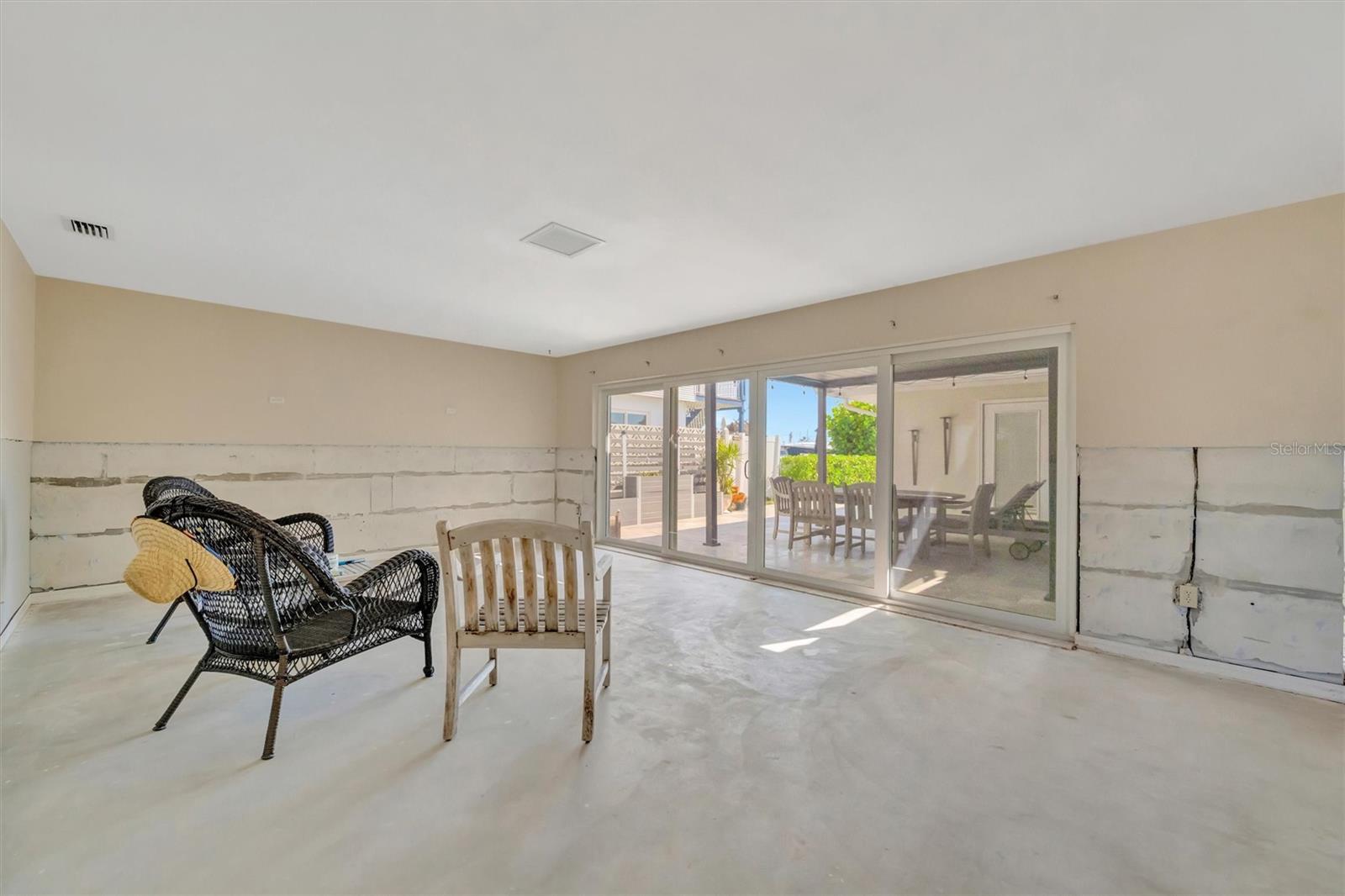 Image 21 of 84 For 11750 5th Street E