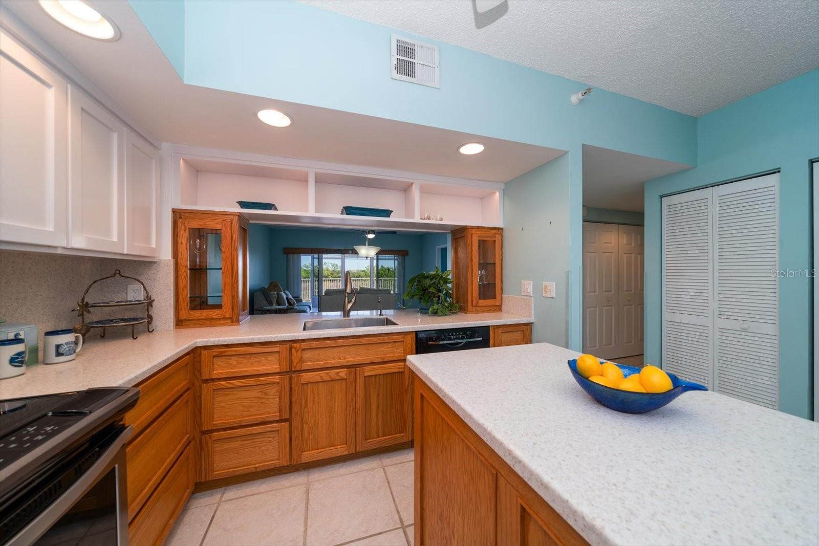 Image 7 of 22 For 6550 Shoreline Drive 7105