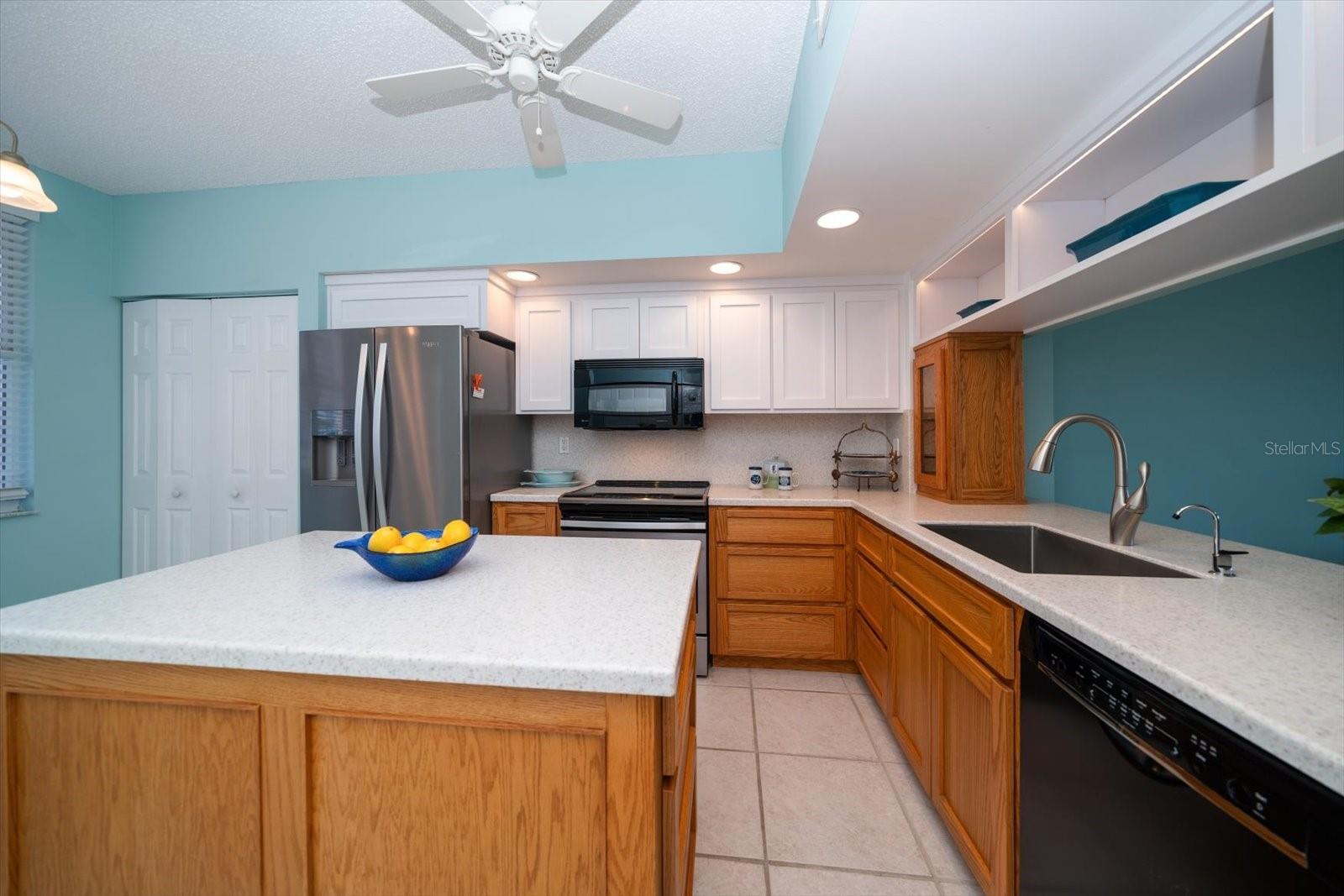 Image 9 of 22 For 6550 Shoreline Drive 7105