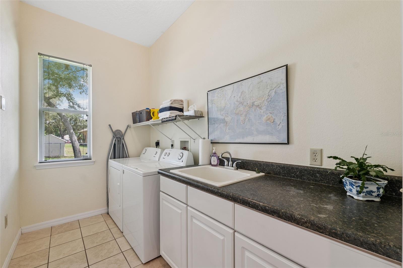 Listing photo id 12 for 18508 Floralton Drive