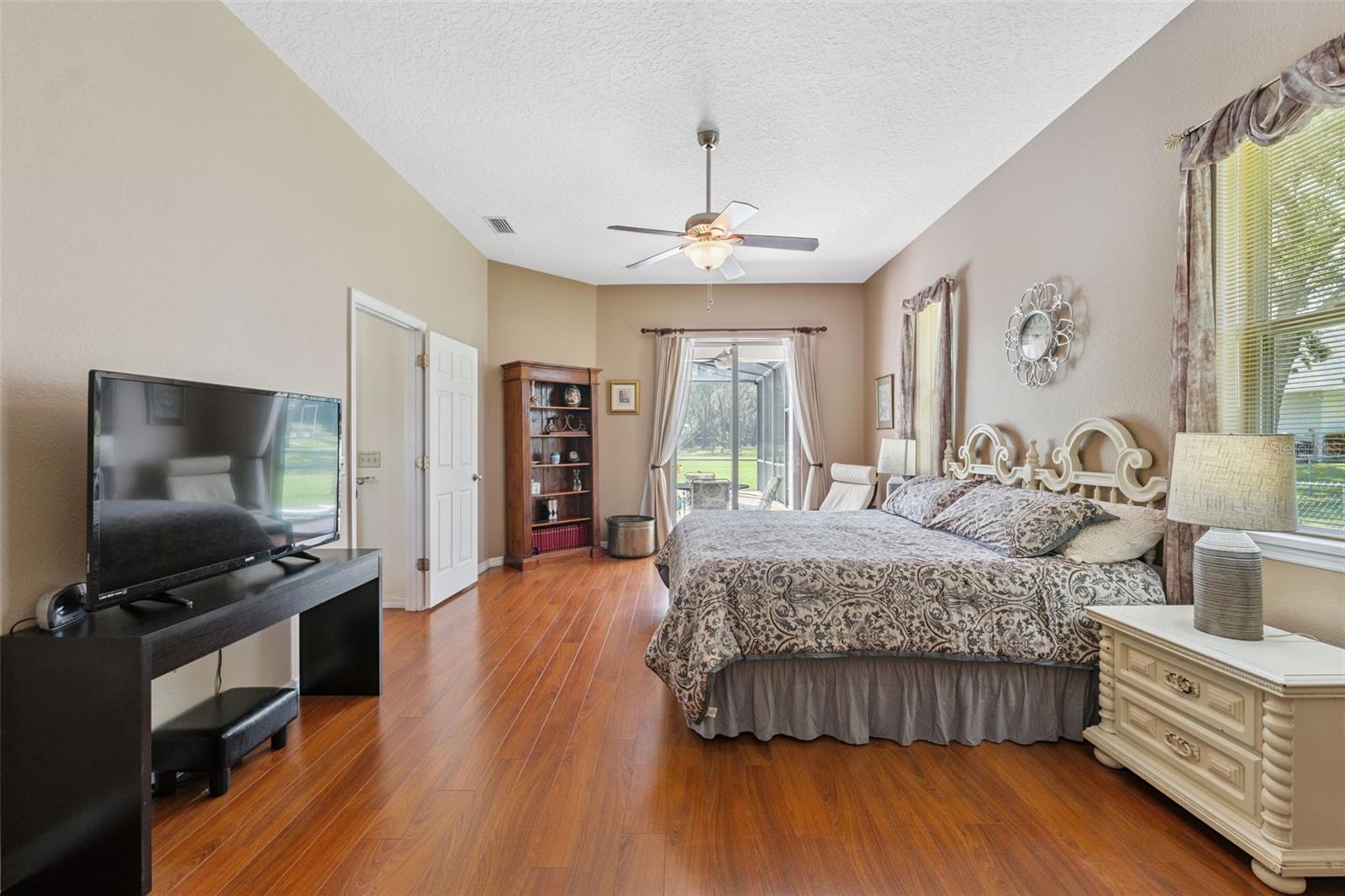 Listing photo id 16 for 18508 Floralton Drive