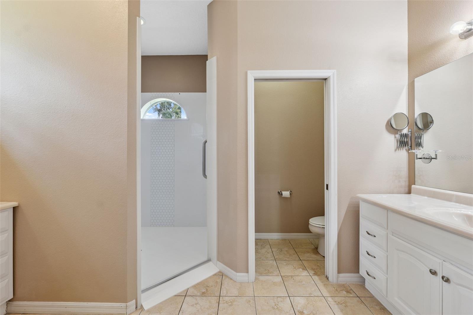 Listing photo id 19 for 18508 Floralton Drive