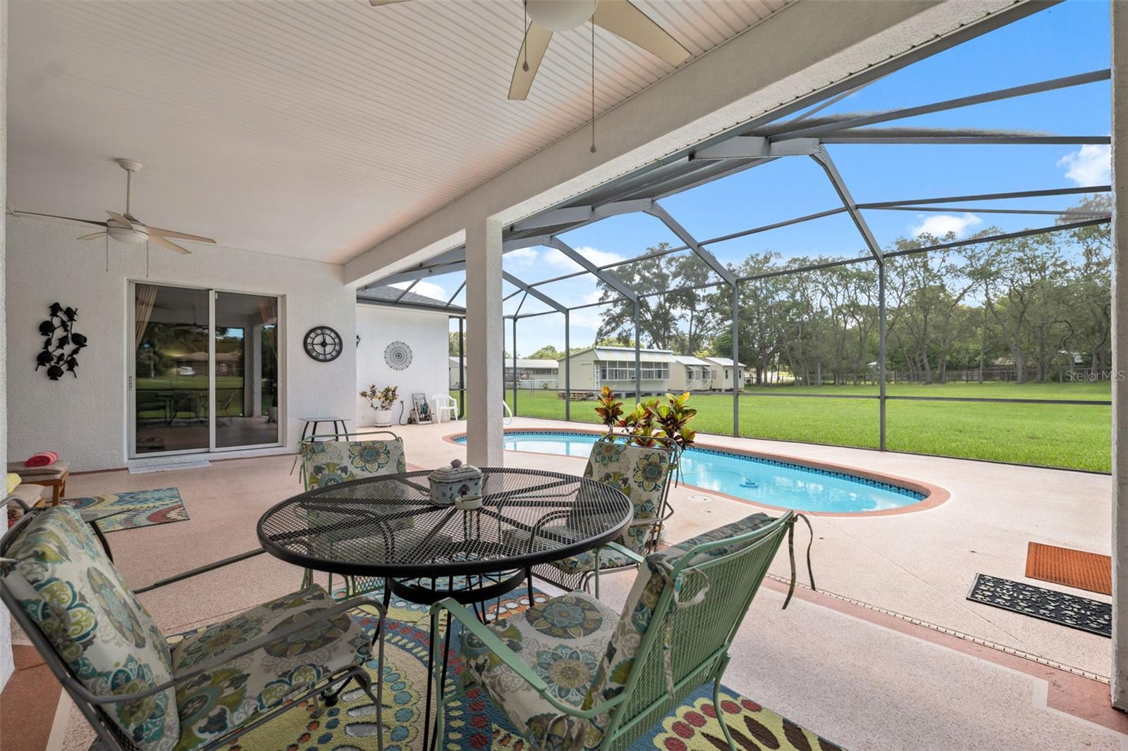 Listing photo id 33 for 18508 Floralton Drive