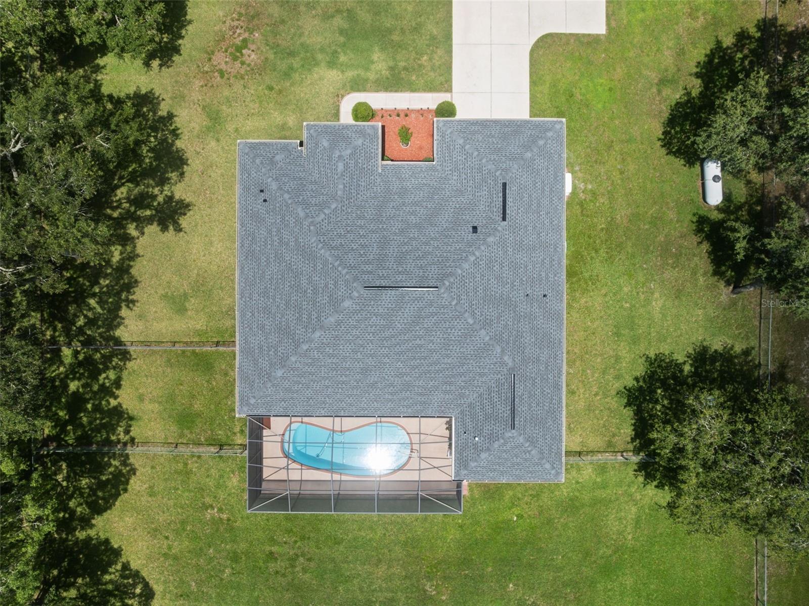 Listing photo id 40 for 18508 Floralton Drive