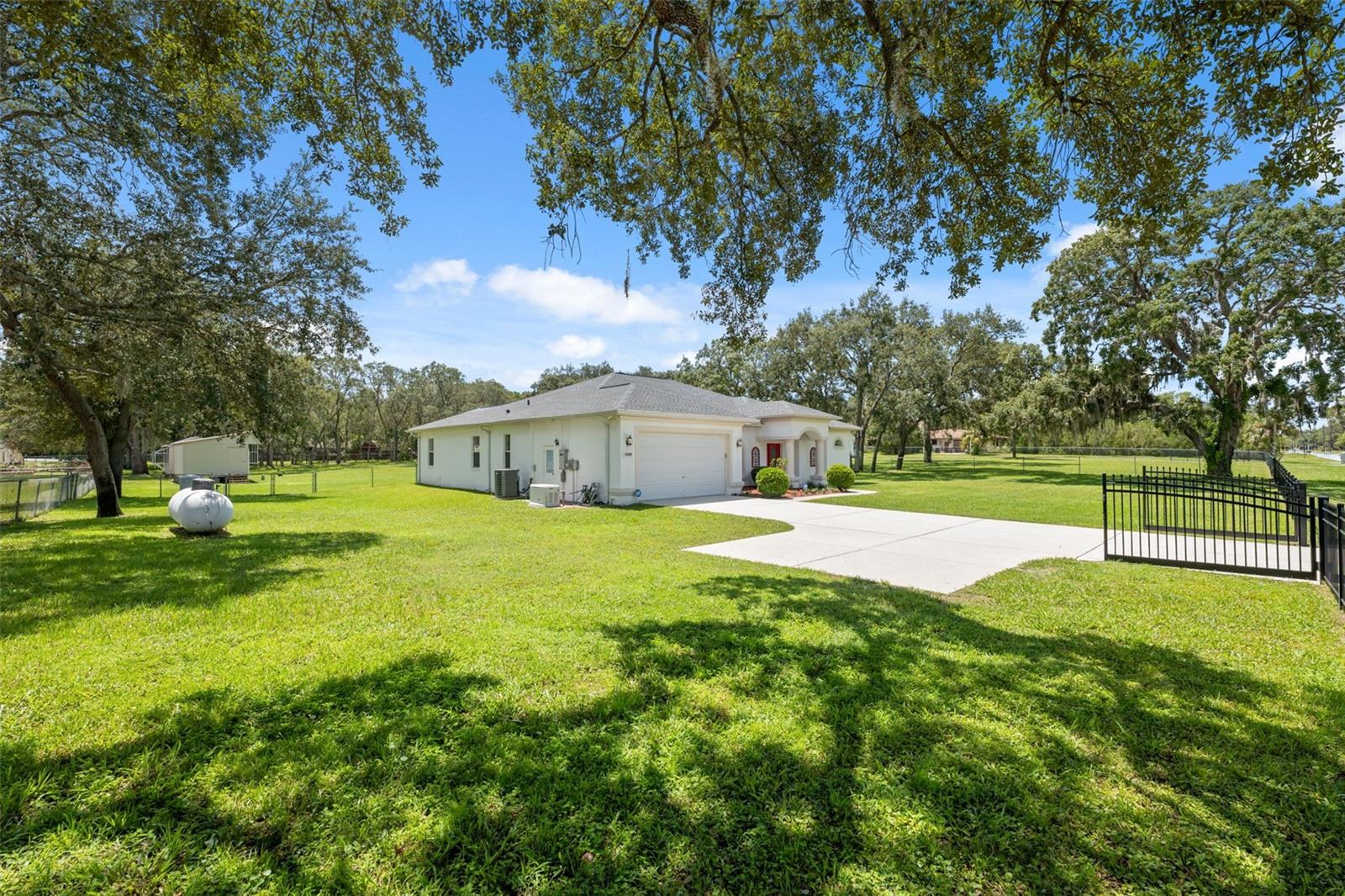 Listing photo id 41 for 18508 Floralton Drive