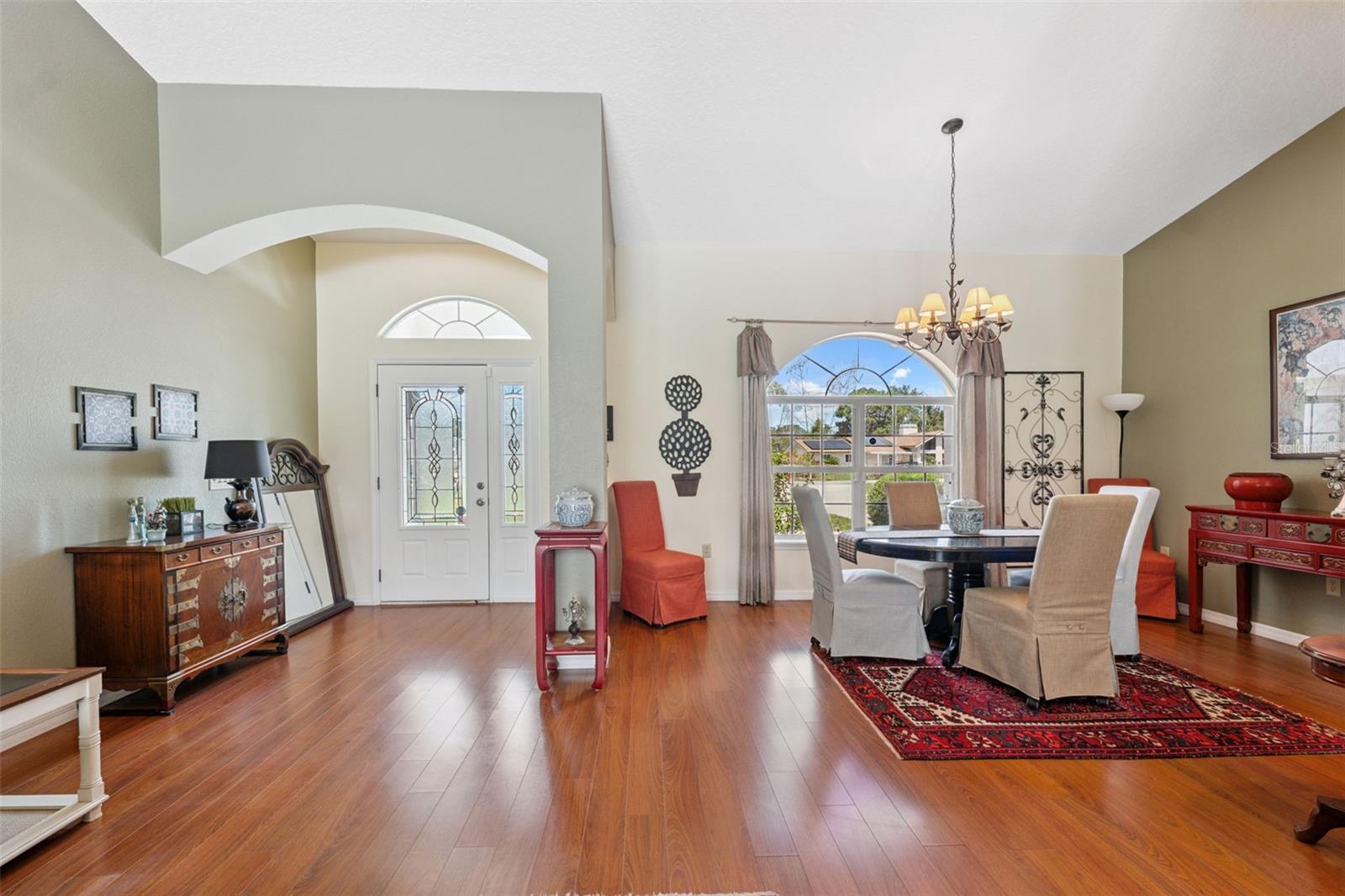 Listing photo id 3 for 18508 Floralton Drive