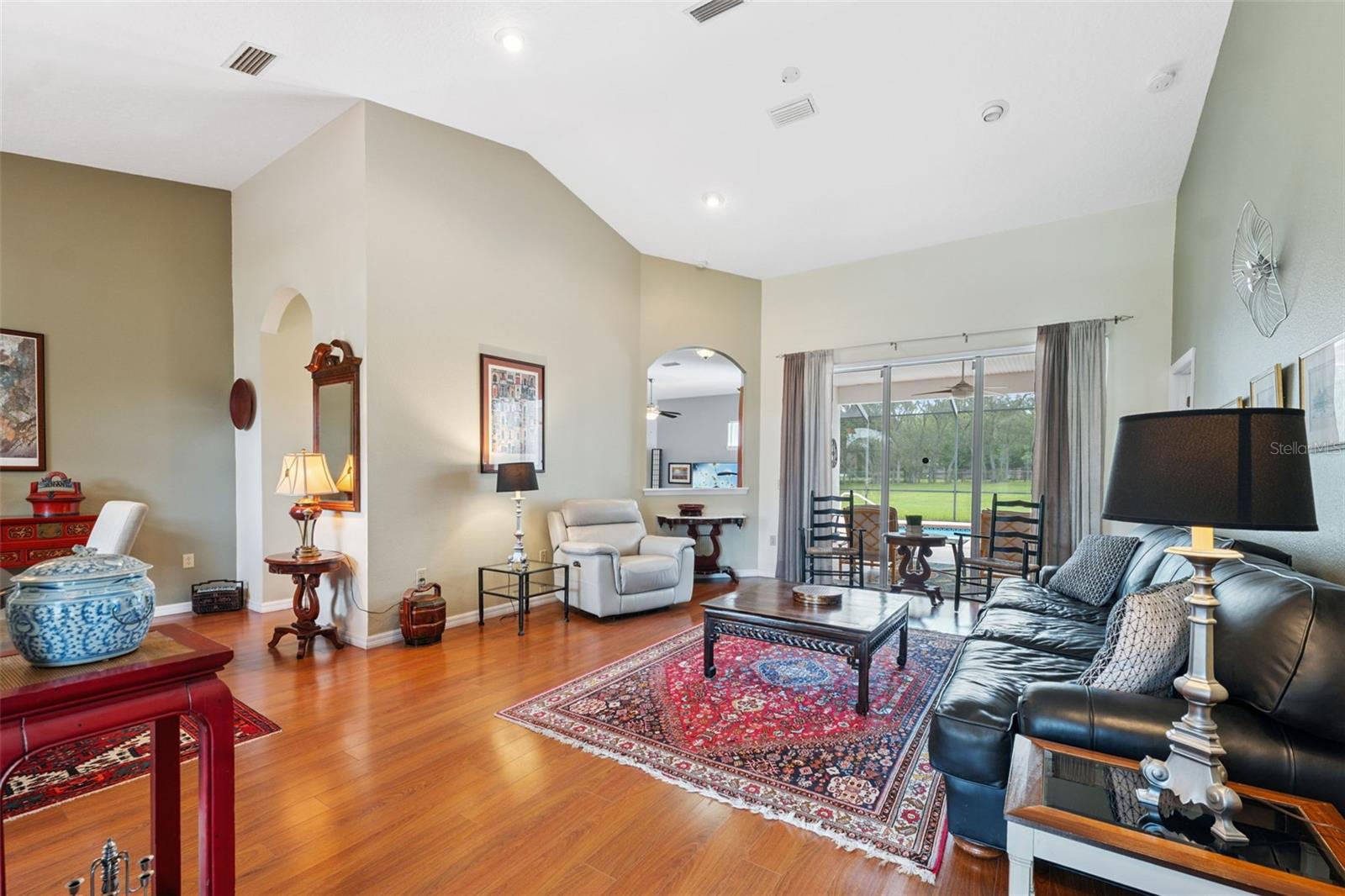 Listing photo id 4 for 18508 Floralton Drive