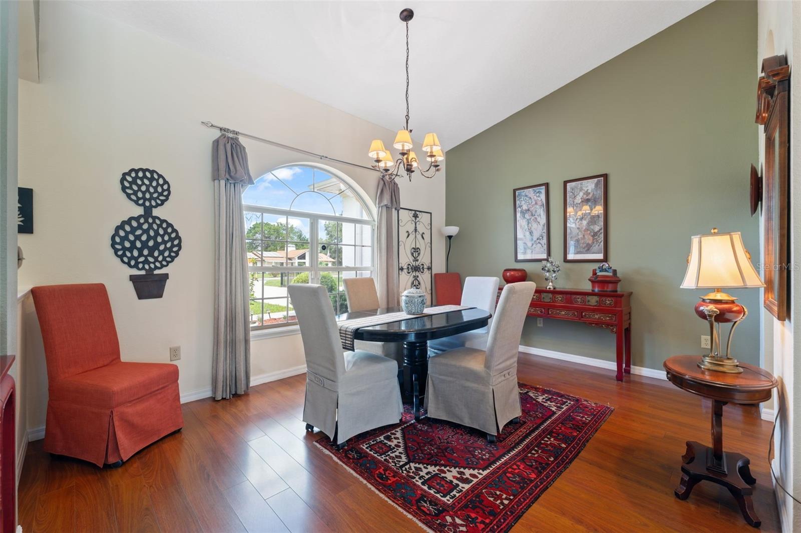 Listing photo id 7 for 18508 Floralton Drive